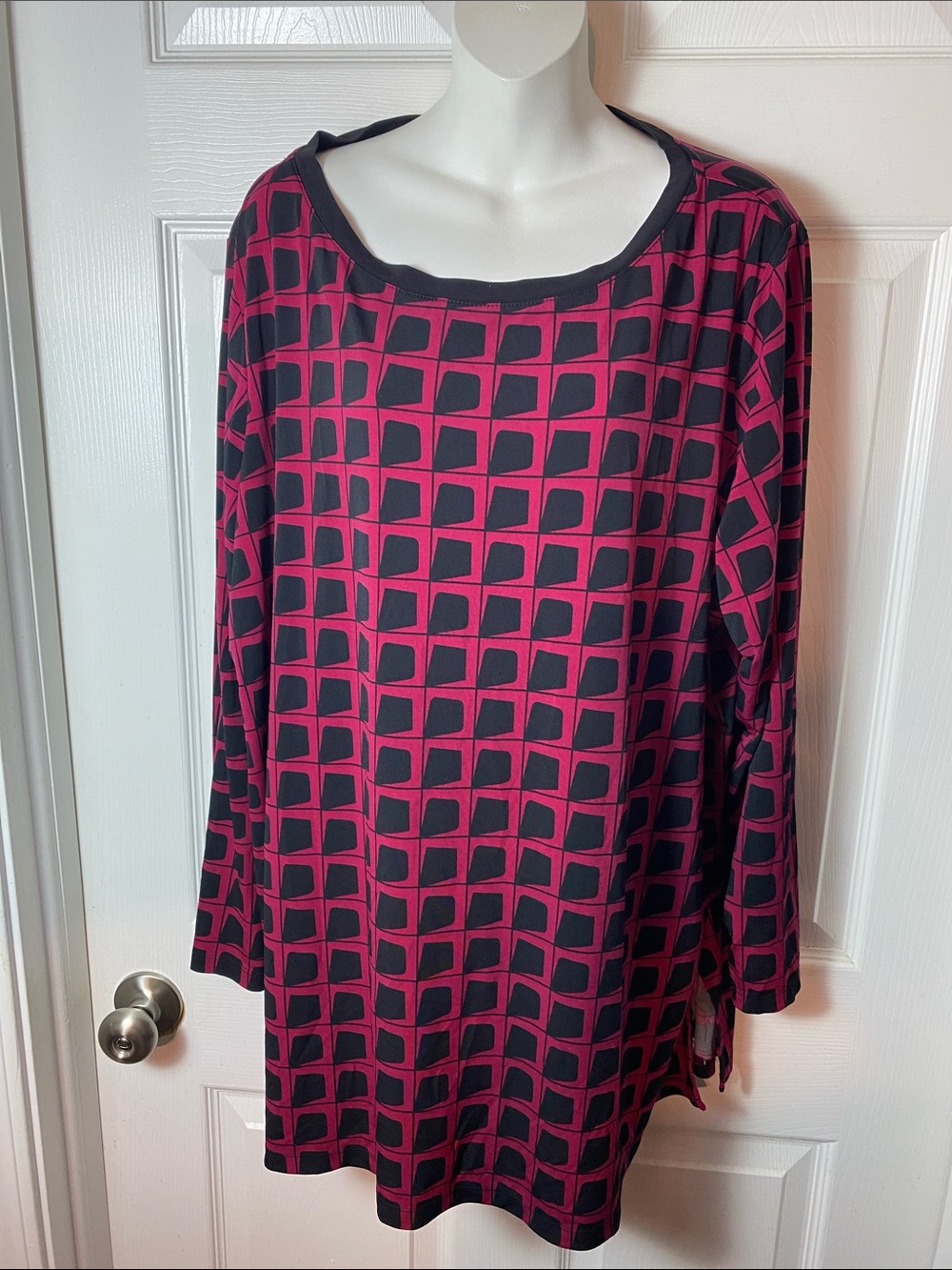Susan Graver Pink and Black Geometric Long Sleeve Scoop Neck Top Size 2X